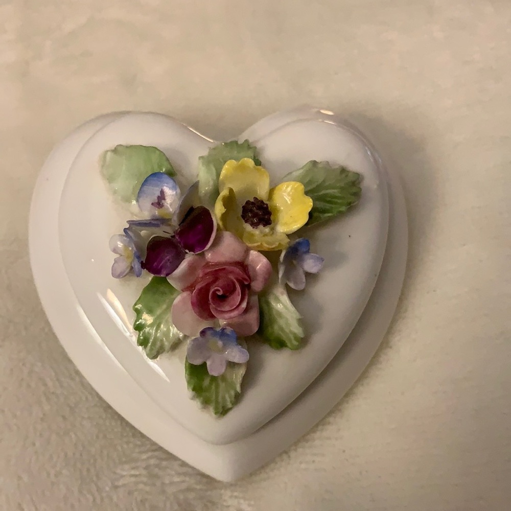 Royal Adderley Floral Bone China Trinket Box Made In England (vintaged piece) - Picture 1 of 14